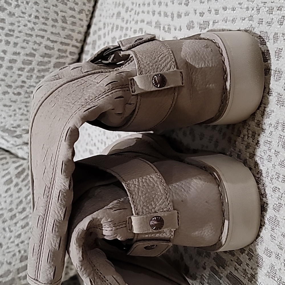 Euc- Ugg Boots - image 5